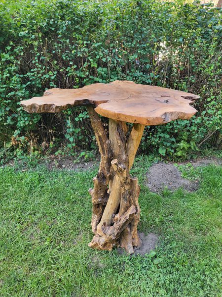 Handgefertigter Designer-Stehtisch aus Massivholz – jedes Stück ein Unikat ca.110cm