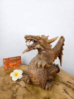 Handgefertigter stehender Holzdrache mit Flügeln...