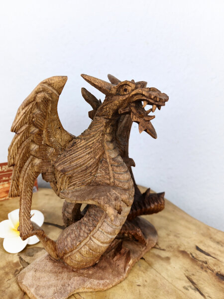 Handgefertigter Holzdrache mit gespreizten Flügeln – ca. 15 cm, Unikat