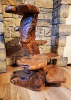 Regal mit Drachen aus Massivholz