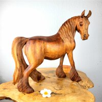 Handgefertigtes Holzpferd – edles Unika