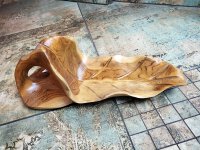 Schale als Blatt  mit geschwungenden Henkel