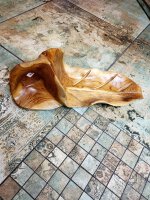 Schale als Blatt  mit geschwungenden Henkel