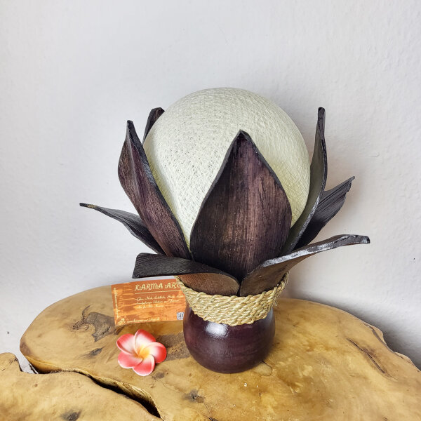 Stehlampe aus Palmenblättern