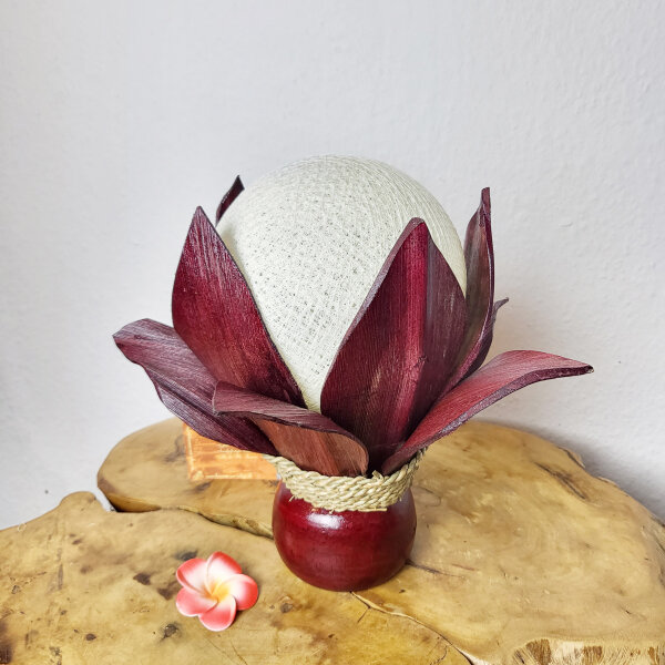 Stehlampe aus Palmenblättern