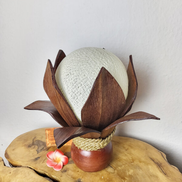 Stehlampe aus Palmenblättern