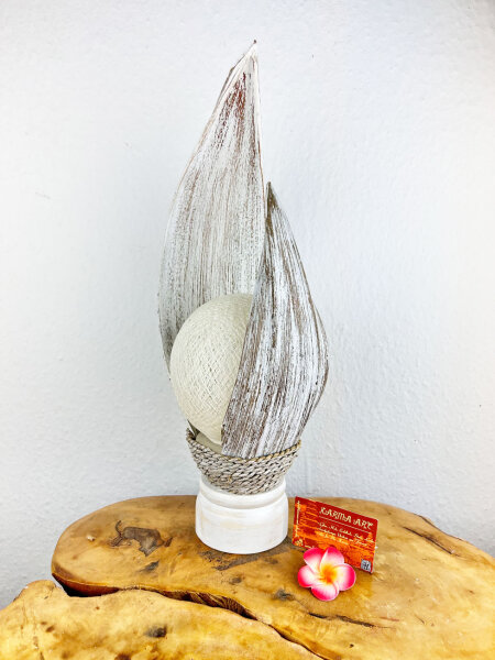 Stehlampe aus Palmenblättern