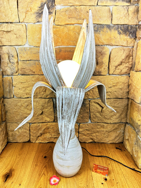 Stehlampe aus Palmenblättern withe-wash