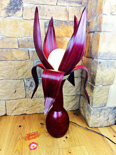Stehlampe aus Palmenblättern rot