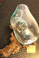 Teakwurzel mit Glas hängend