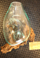 Teakwurzel mit Glas hängend