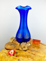 Blumenvase mit blauem Glas