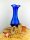 Blumenvase mit blauem Glas