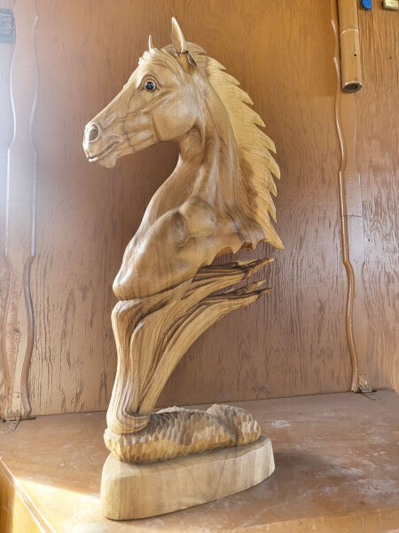 Exklusive Pferdebüste aus massivem Holz, ca. 1 m hoch
