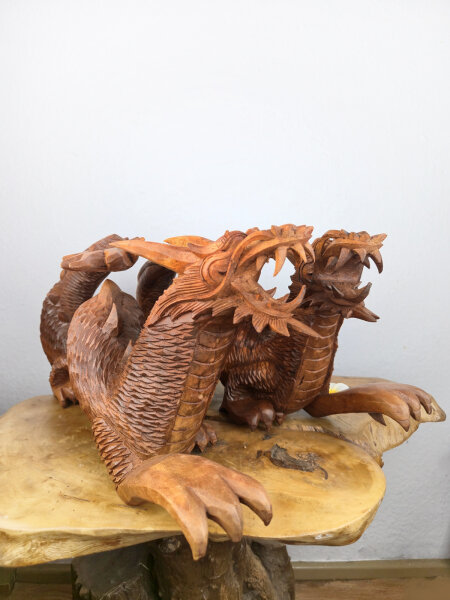 Handgearbeiteter Holzdrache auf vier Füßen - Unikat